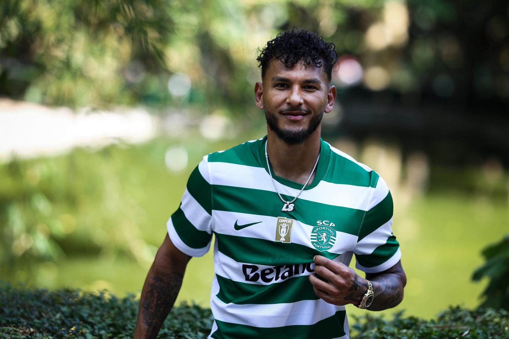 Luis suarez with sporting Shirt