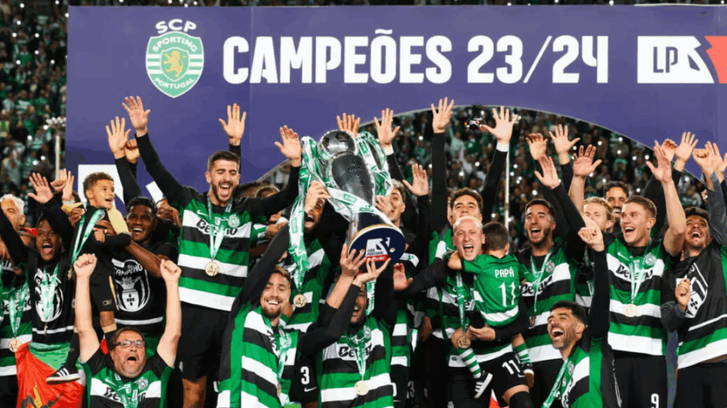 Sporting CP players celebrating 2023/24 title